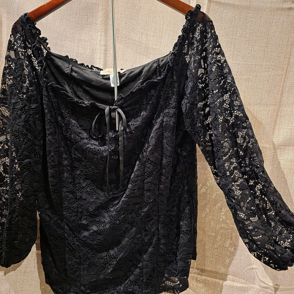 🖤Chic Black Lace Off-Shoulder Blouse🖤